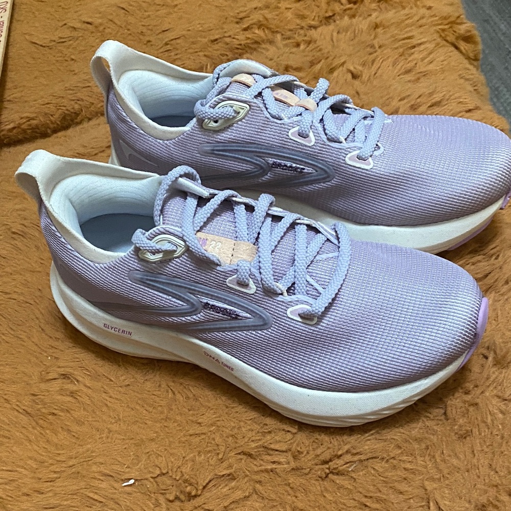 Brooks Women's Light Purple Sneakers